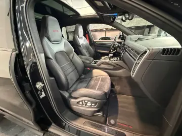 PORSCHE Cayenne GTS PANO ACC StandH BOSE MATRIX 21