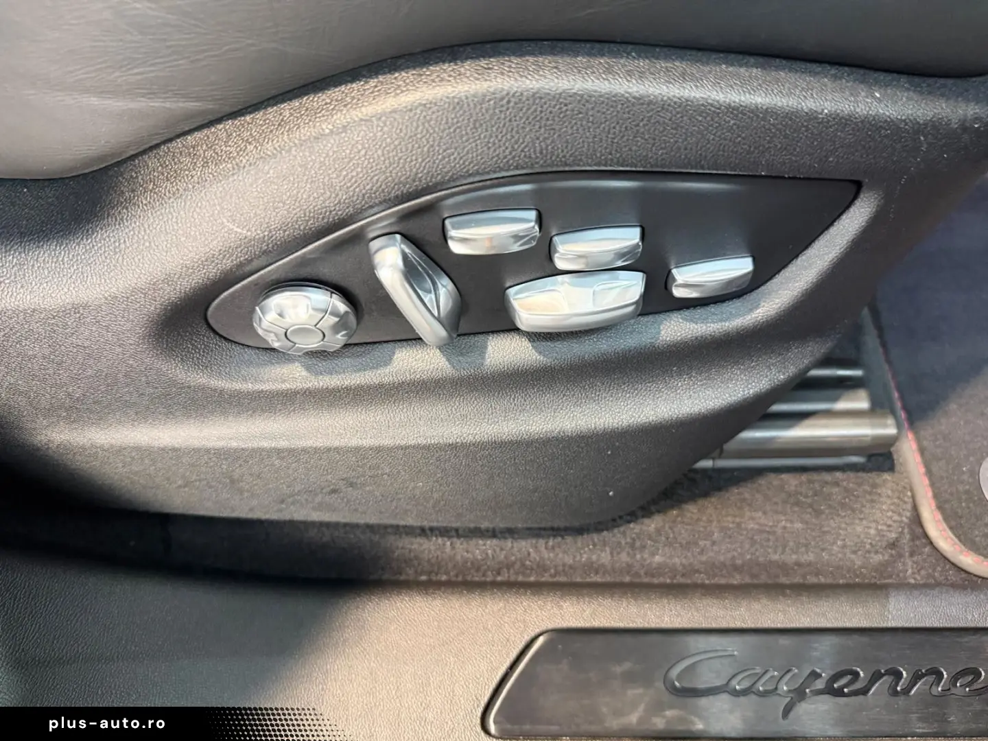 PORSCHE Cayenne GTS PANO ACC StandH BOSE MATRIX 21