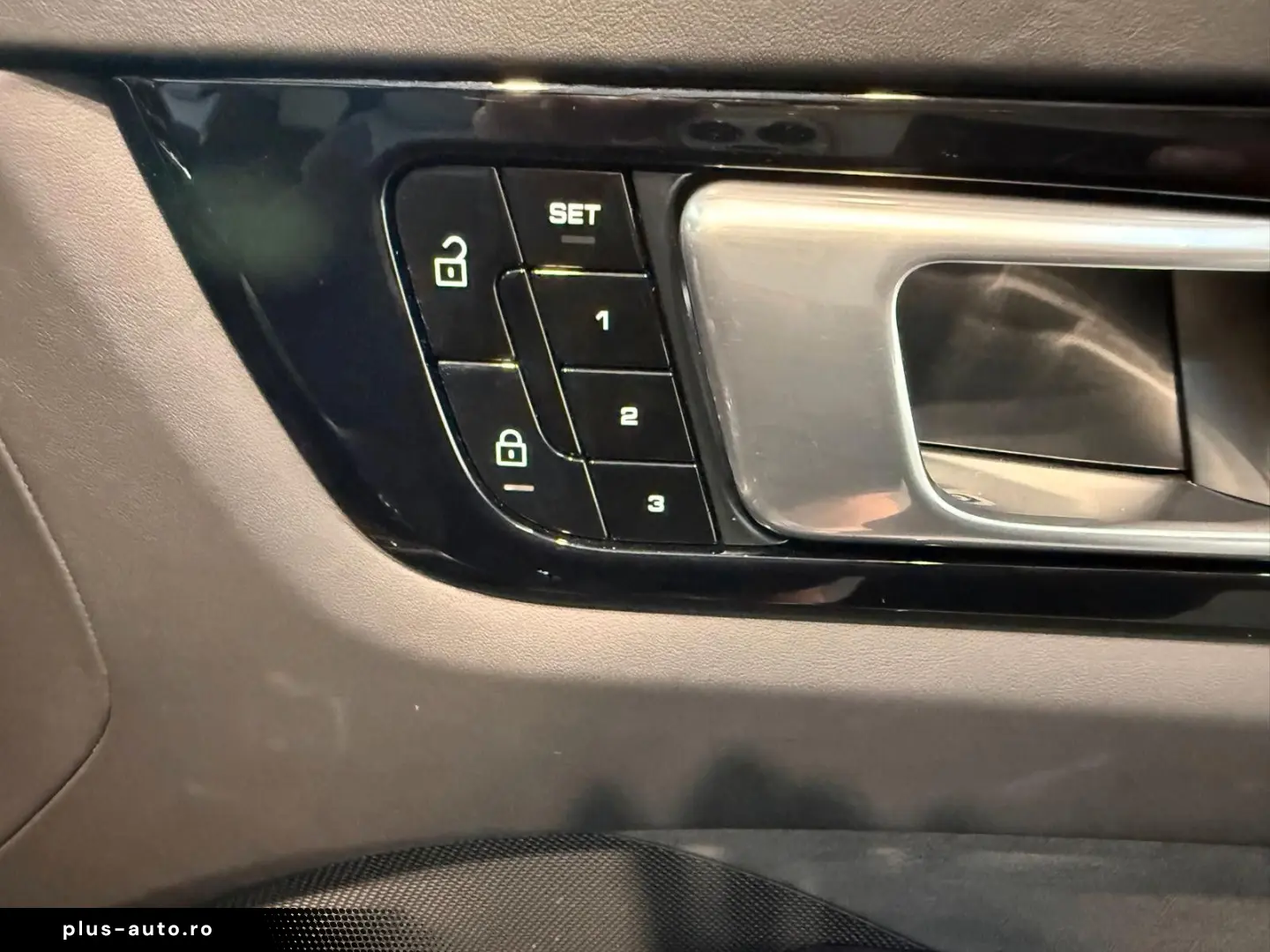 PORSCHE Cayenne GTS PANO ACC StandH BOSE MATRIX 21