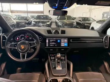 PORSCHE Cayenne GTS PANO ACC StandH BOSE MATRIX 21