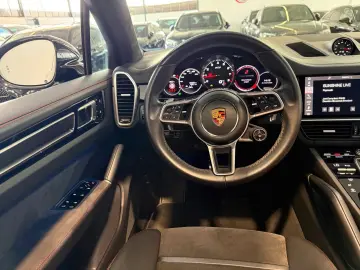 PORSCHE Cayenne GTS PANO ACC StandH BOSE MATRIX 21