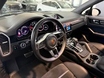 PORSCHE Cayenne GTS PANO ACC StandH BOSE MATRIX 21