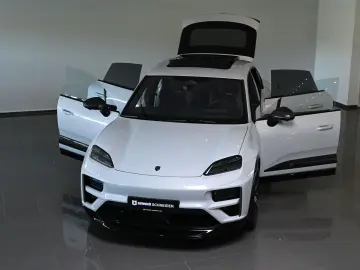 PORSCHE Macan Turbo Pano ACC HUD HA-Lenkung Carbon 22
