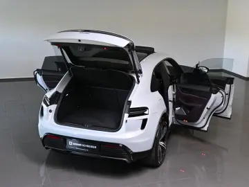 PORSCHE Macan Turbo Pano ACC HUD HA-Lenkung Carbon 22