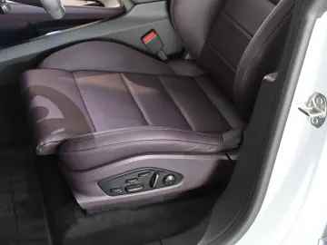 PORSCHE Macan Turbo Pano ACC HUD HA-Lenkung Carbon 22