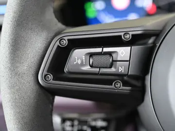 PORSCHE Macan Turbo Pano ACC HUD HA-Lenkung Carbon 22