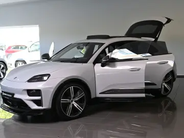 PORSCHE Macan Turbo Pano ACC HUD HA-Lenkung Carbon 22