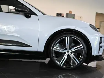 PORSCHE Macan Turbo Pano ACC HUD HA-Lenkung Carbon 22