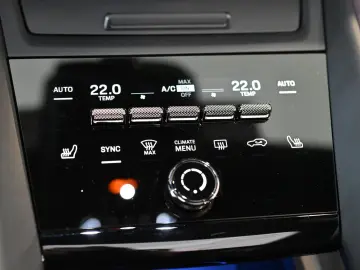 PORSCHE Macan Turbo Pano ACC HUD HA-Lenkung Carbon 22