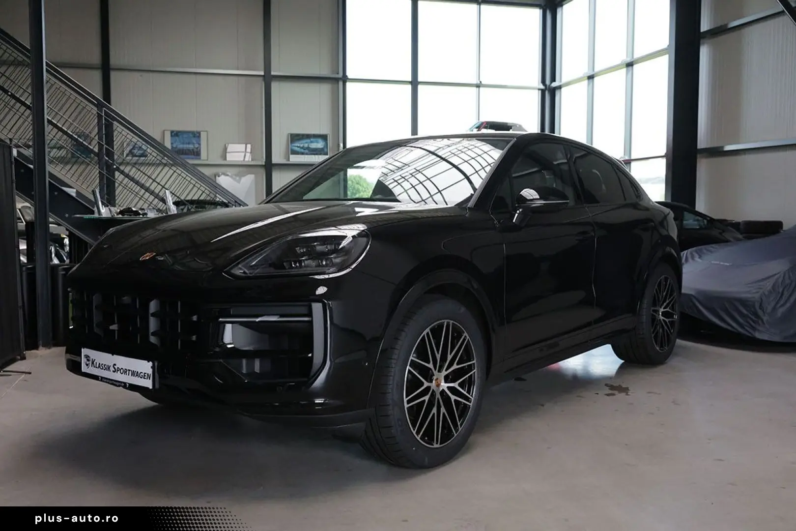 PORSCHE Cayenne în leasing operațional MOOV