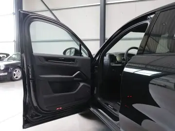PORSCHE Cayenne Coupe Black Edition