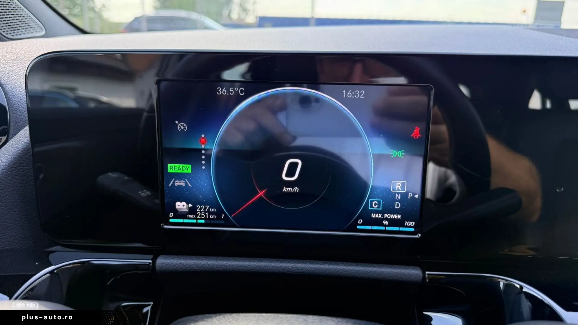 MERCEDES-BENZ EQA Progressive