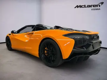 MCLAREN Artura Spider_B&W_Lift
