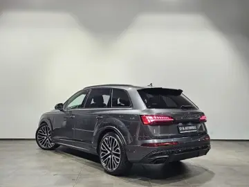 AUDI Q7 50 TDI S Line Competition_Panoramic