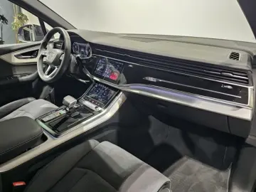 AUDI Q7 50 TDI S Line Competition_Panoramic