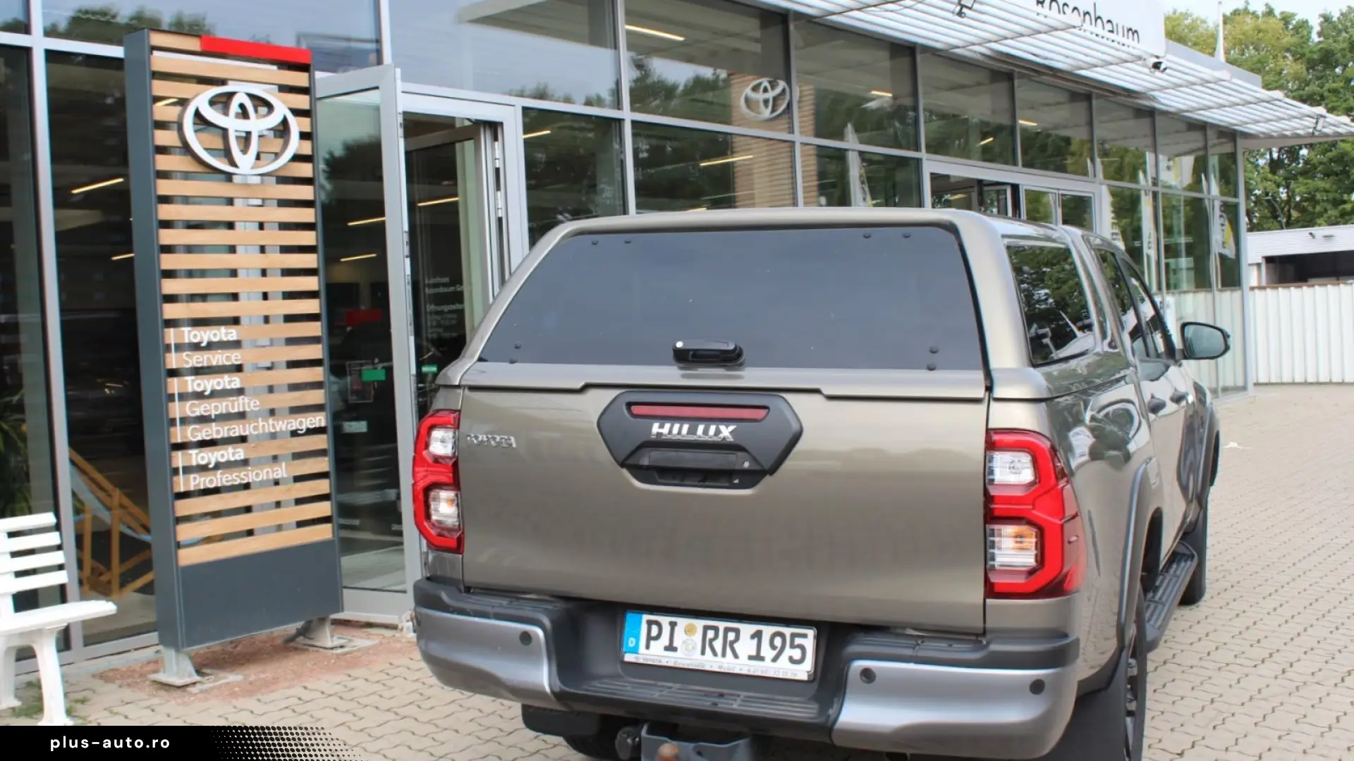 Toyota Hilux Invincible_Double_Cab_4x4