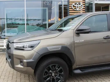 Toyota Hilux Invincible_Double_Cab_4x4