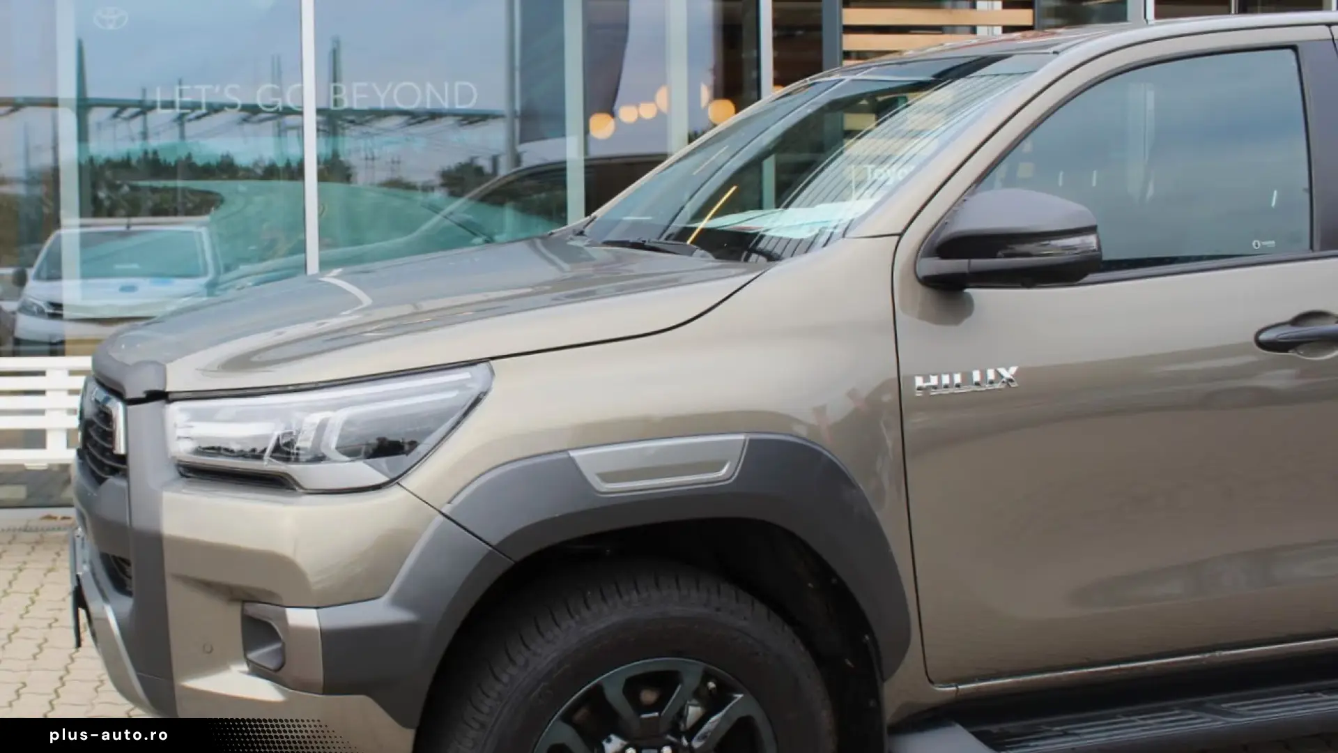 Toyota Hilux Invincible_Double_Cab_4x4
