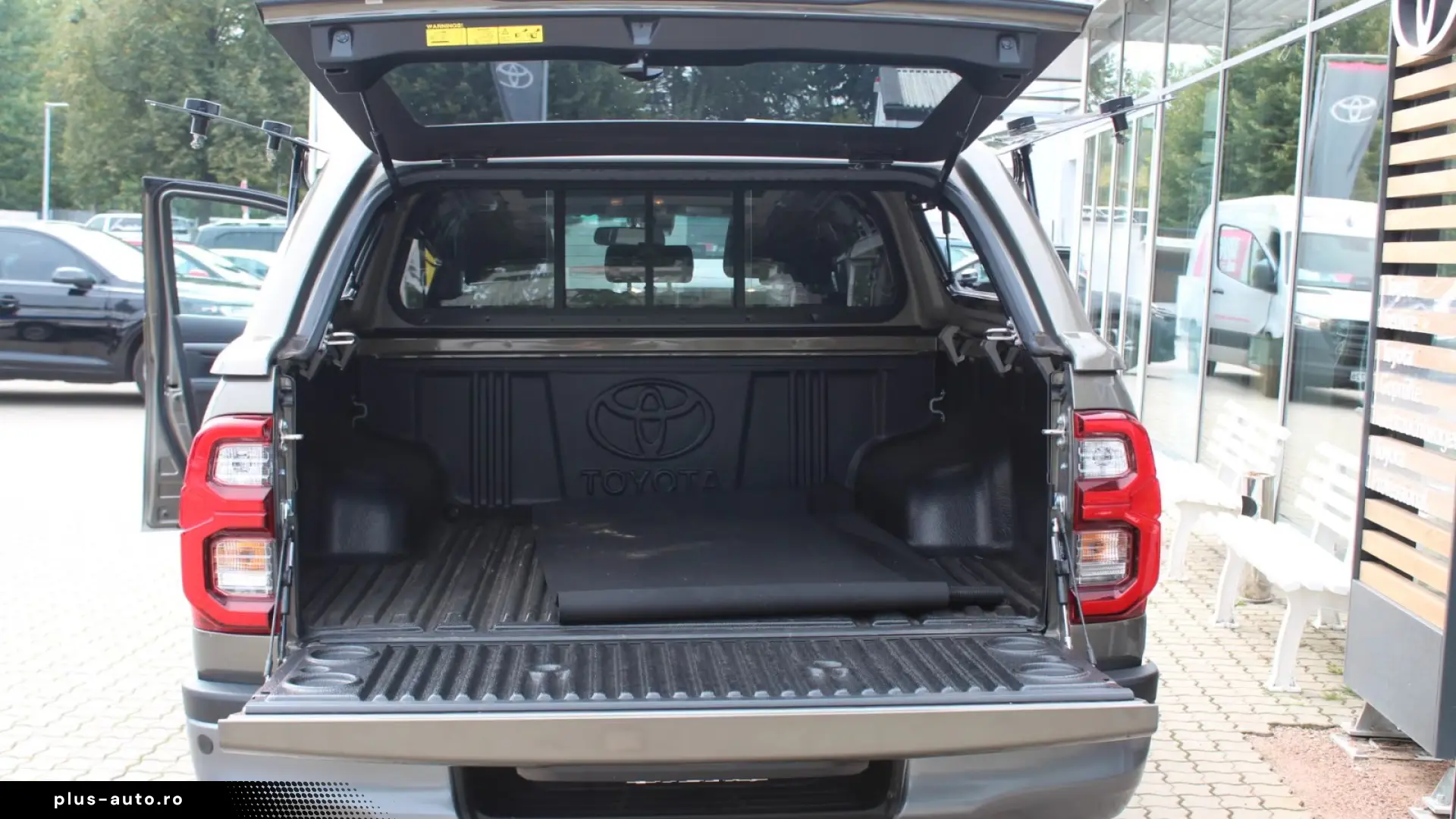 Toyota Hilux Invincible_Double_Cab_4x4