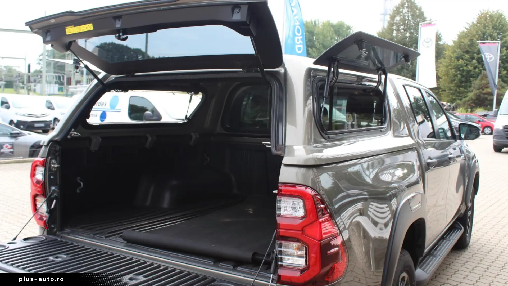 Toyota Hilux Invincible_Double_Cab_4x4