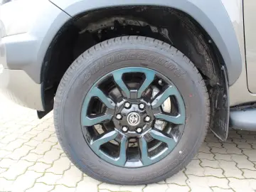 Toyota Hilux Invincible_Double_Cab_4x4