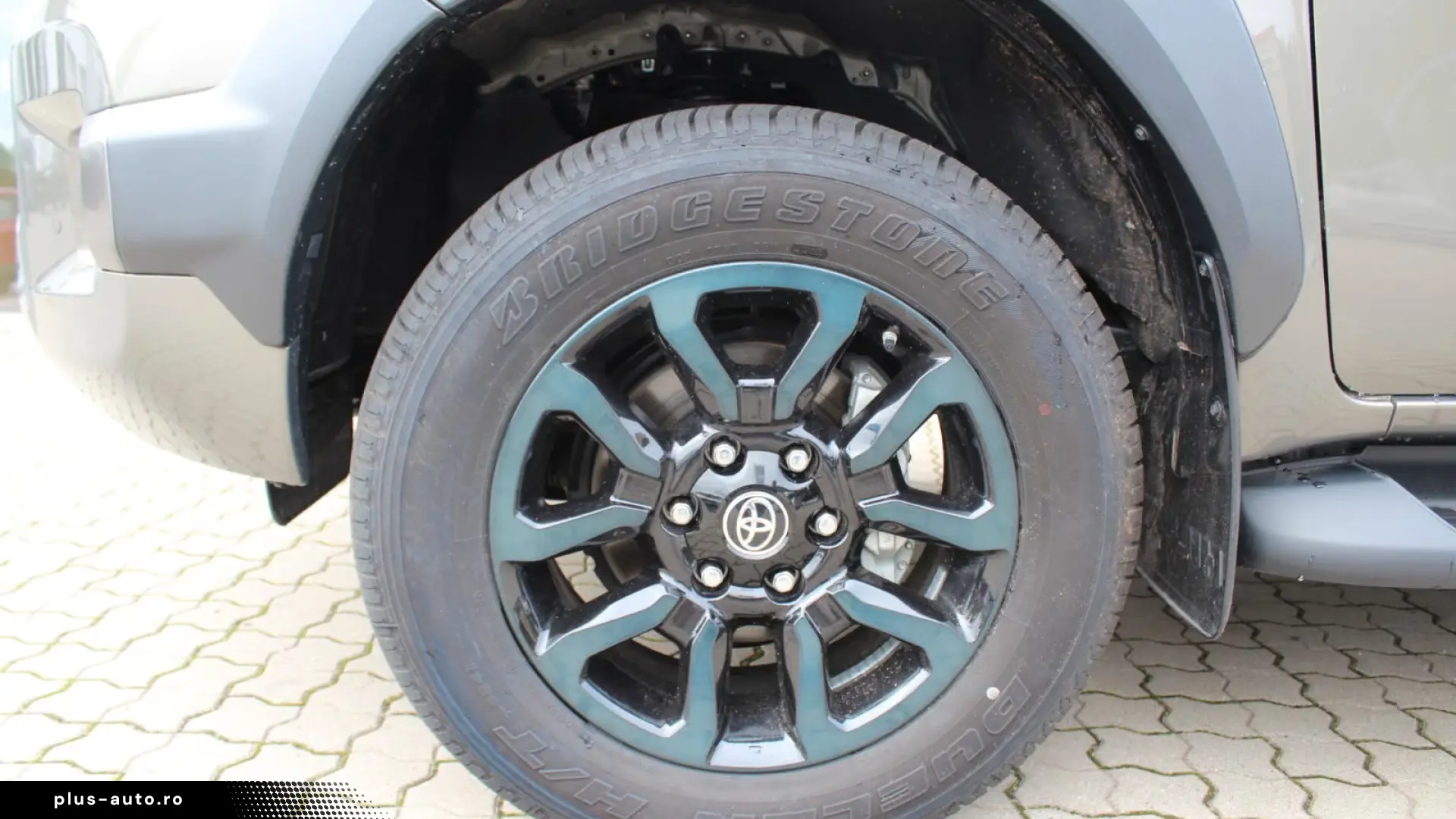 Toyota Hilux Invincible_Double_Cab_4x4