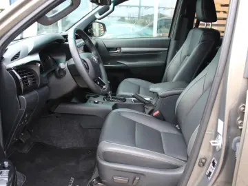 Toyota Hilux Invincible_Double_Cab_4x4