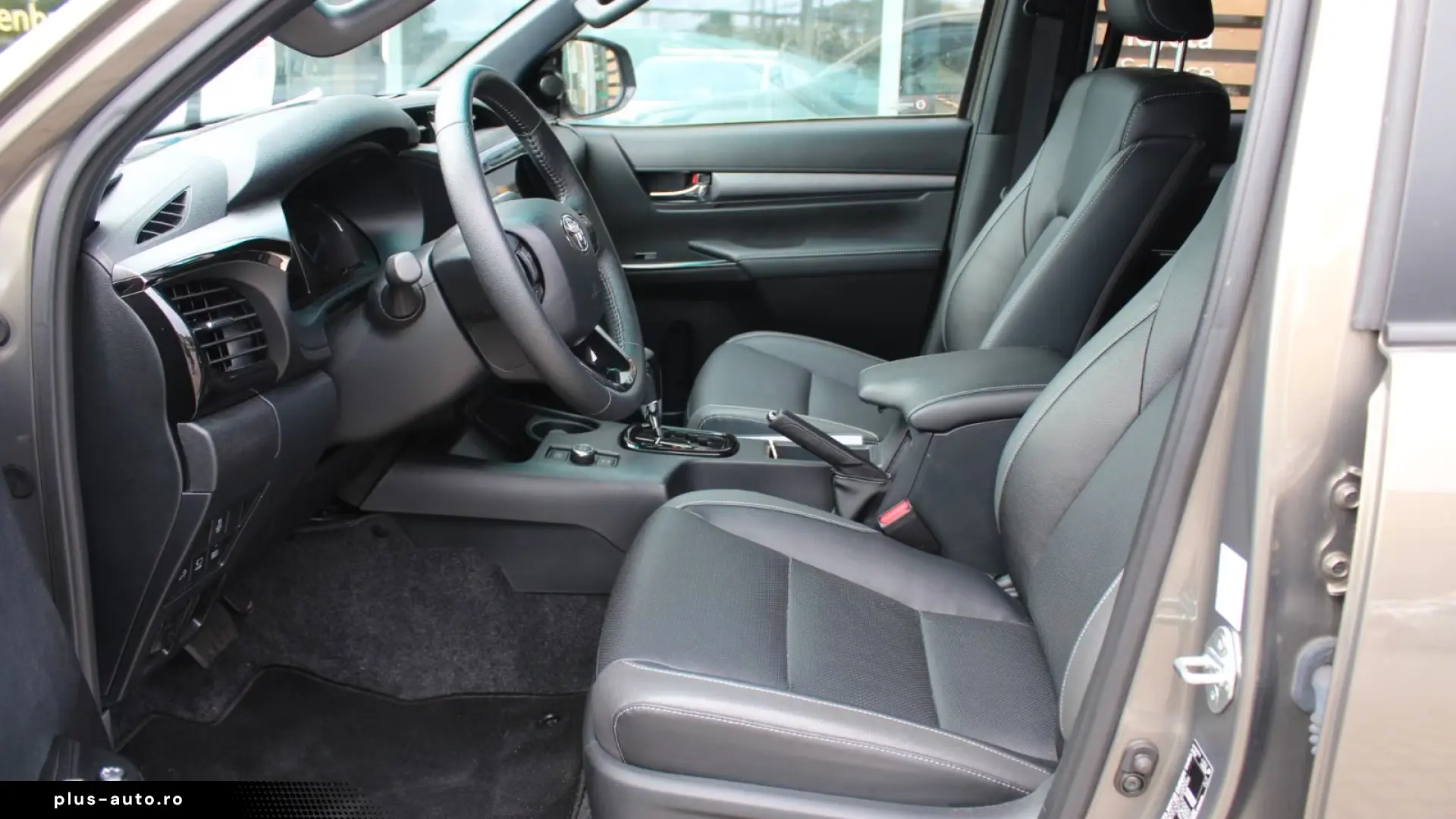 Toyota Hilux Invincible_Double_Cab_4x4