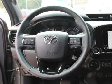 Toyota Hilux Invincible_Double_Cab_4x4