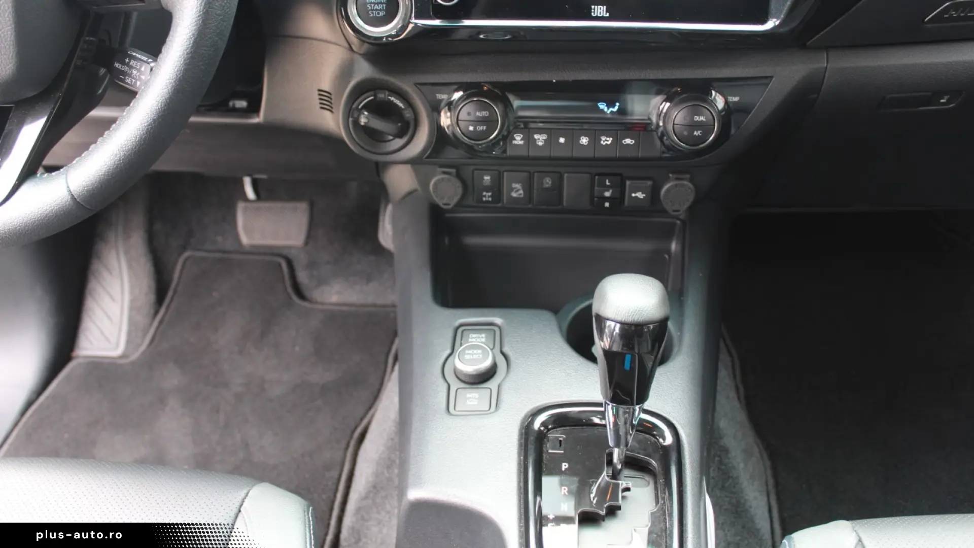 Toyota Hilux Invincible_Double_Cab_4x4
