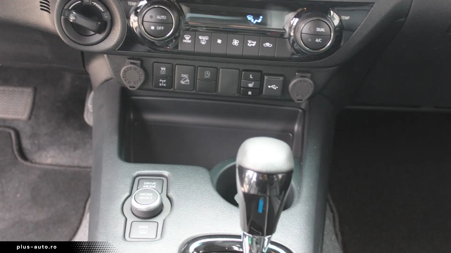 Toyota Hilux Invincible_Double_Cab_4x4