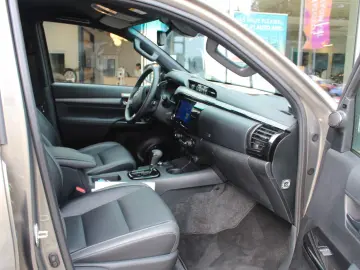 Toyota Hilux Invincible_Double_Cab_4x4