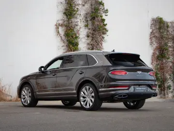 Bentley Bentayga EWB Artenara V8 4.0 550hp