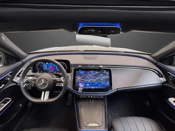 MERCEDES-BENZ E 450 4M AMG Adv. Plus Pano Digital Light 360