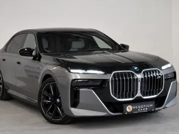 BMW M760e xD Two Tone Fond TV SkyLo. AutoTüren B&W