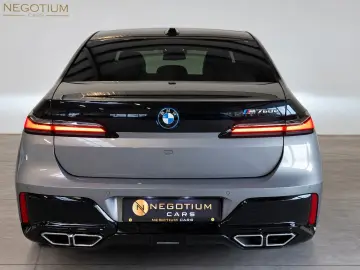BMW M760e xD Two Tone Fond TV SkyLo. AutoTüren B&W