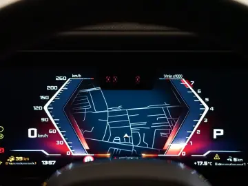 BMW M760e xD Two Tone Fond TV SkyLo. AutoTüren B&W