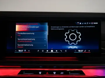 BMW M760e xD Two Tone Fond TV SkyLo. AutoTüren B&W