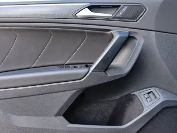 VW Tiguan 1.4 TSI eHybrid R-Line AHK MatrixLED Pano