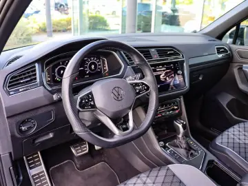 VW Tiguan 1.4 TSI eHybrid R-Line AHK MatrixLED Pano