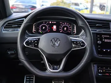 VW Tiguan 1.4 TSI eHybrid R-Line AHK MatrixLED Pano
