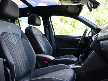 VW Tiguan 1.4 TSI eHybrid R-Line AHK MatrixLED Pano