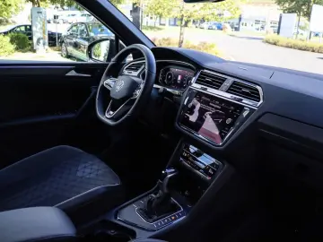 VW Tiguan 1.4 TSI eHybrid R-Line AHK MatrixLED Pano