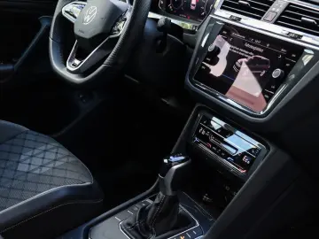 VW Tiguan 1.4 TSI eHybrid R-Line AHK MatrixLED Pano