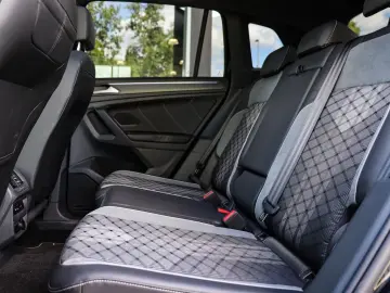 VW Tiguan 1.4 TSI eHybrid R-Line AHK MatrixLED Pano