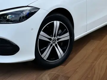 MERCEDES-BENZ C 400 e 4M Avantgarde Pano DigitalL Bu…