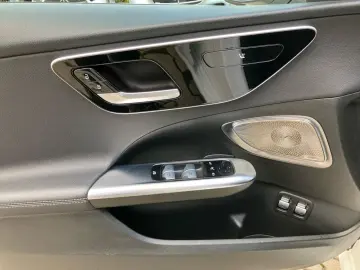 MERCEDES-BENZ C 400 e 4M Avantgarde Pano DigitalL Bu…