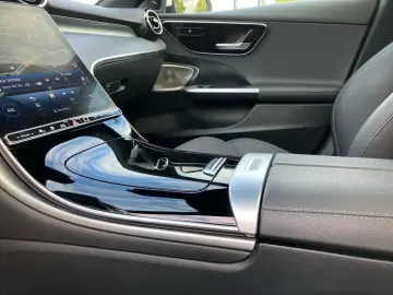 MERCEDES-BENZ C 400 e 4M Avantgarde Pano DigitalL Bu…
