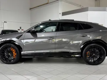 Lamborghini Urus SE   799 CP • &O 3D • PANO • HUD • MASSAGE