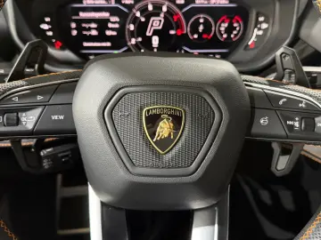 Lamborghini Urus SE   799 CP • &O 3D • PANO • HUD • MASSAGE